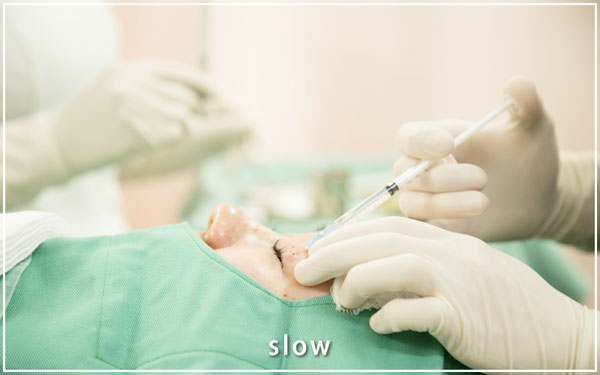 ゆっくりと丁寧に注入